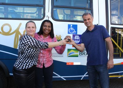 Assistência Social de Nova Iguaçu recebe ônibus do Governo Federal