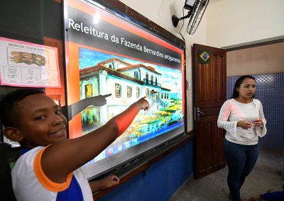 Nova Iguaçu abre vagas temporárias para professor