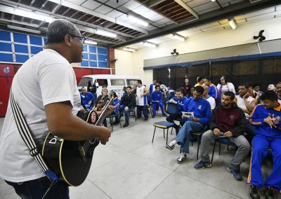 Música e dança animam alunos do CAIESP