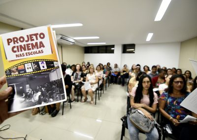 Nova Iguaçu cria projeto Cinema nas Escolas