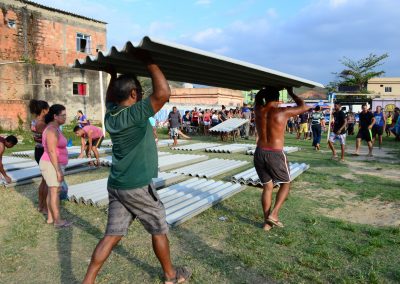 Prefeitura continua ajudando famílias atingidas pela chuva de granizo em Nova Iguaçu