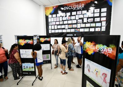 Alunos de Nova Iguaçu participam de exposição sobre inclusão