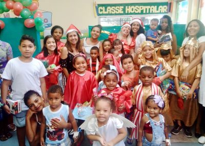Classe Hospitalar do HGNI realiza festa de natal e voluntários presenteiam a criançada
