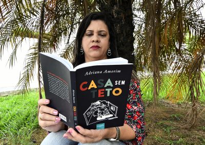 Servidora da Prefeitura de Nova Iguaçu lança livro na Casa de Cultura