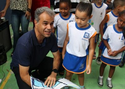 Alunos de Jardim Iguaçu ganham escola nova