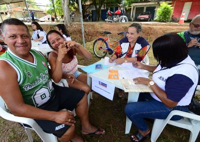 Busca por serviços de saúde e assistência social durante Prefeitura Presente em Austin, em Nova Iguaçu