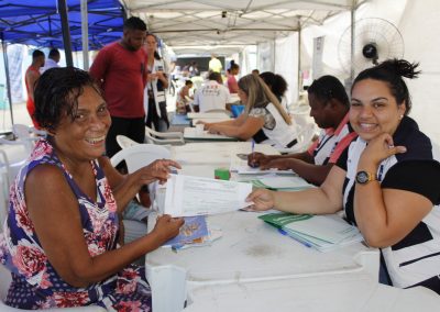 Aposentada solicita Cartão do Idoso no “Prefeitura Presente”, que esteve em Jacutinga e poderá visitar pai no Espírito Santo