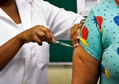 Vacinação contra a gripe segue nesta segunda-feira em 44 postos de saúde