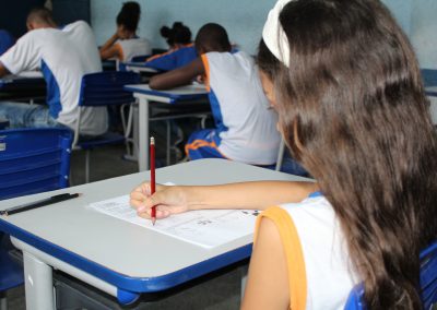 Prefeitura de Nova Iguaçu inicia entrega de cartões-alimentação para alunos da rede municipal