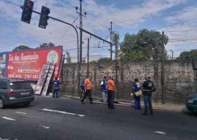 ‘Operação Vista Limpa’ retira outdoors das ruas de Nova Iguaçu