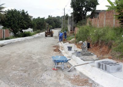 Ruas do bairro Valverde estão recebendo melhorias