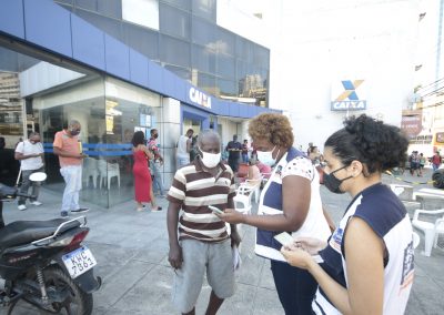 Prefeitura leva serviços da Assistência Social às filas de agências da Caixa
