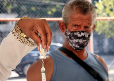 Nova Iguaçu avança em calendário de vacinação contra Covid-19 para os profissionais de educação de acordo com a rede de atuação