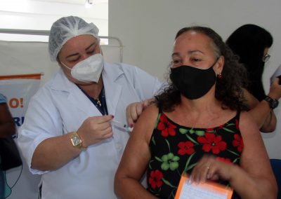 Nesta segunda-feira (17), Nova Iguaçu aplica segunda dose de Coronavac/Sinovac somente para quem tomou a primeira até 12 de abril. Vacinação de primeira e segunda doses de Astrazeneca continua em grupos prioritários  