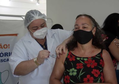 Nova Iguaçu vacina nesta quinta-feira (6) gestantes, puérperas e lactantes acima de 18 anos, homens e mulheres com comorbidades e profissionais de educação de 54 anos
