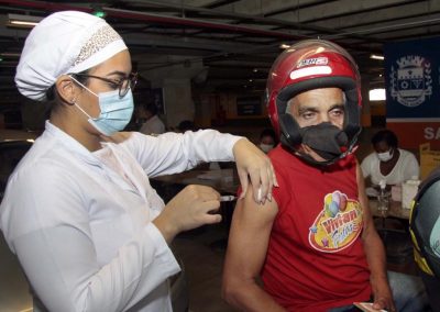 Nova Iguaçu vai vacinar, nesta semana, pessoas com comorbidades de 54 a 56 anos e profissionais da educação da mesma faixa etária