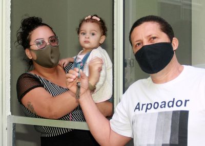 Moradores do Parque Guandu recebem chaves de apartamentos