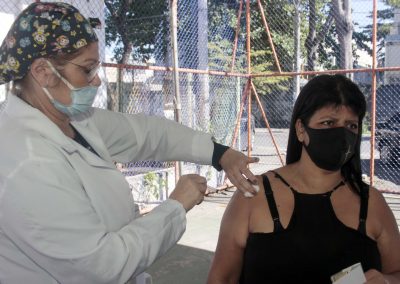 Nova Iguaçu vacina homens de 54 anos nesta terça-feira (15)