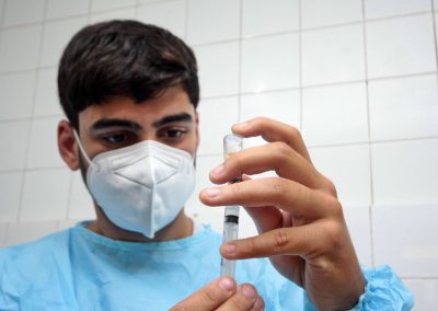 Prefeitura de Nova Iguaçu vacina pessoas de 22 a 26 anos contra a Covid-19 nesta semana