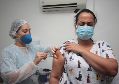 Nova Iguaçu vacina pessoas de 27 anos nesta sexta-feira (13)