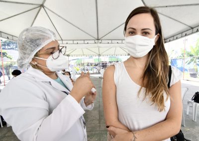 Nova Iguaçu vacina pessoas entre 27 e 29 anos nesta semana