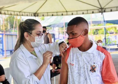 Nova Iguaçu vacina adolescentes de 17 anos nesta terça-feira (31)