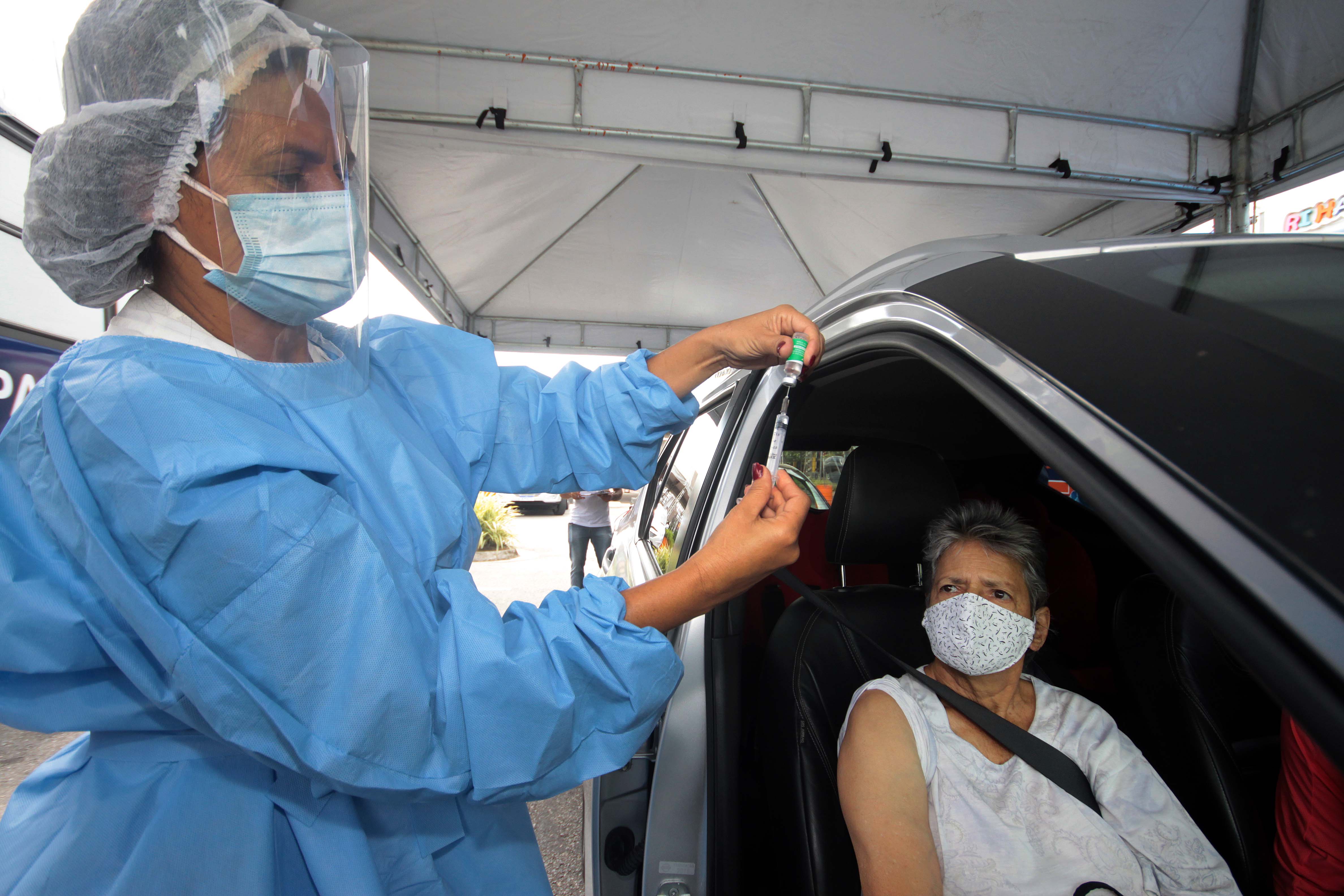Nova Iguaçu vacina com segunda dose de reforço contra Covid-19 idosos acima de 80 anos nesta sexta-feira (25)