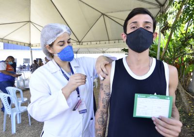 Nova Iguaçu segue vacinando adolescentes de 12 anos nesta sexta-feira (24)