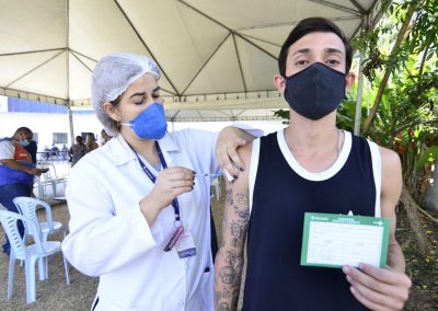 Nova Iguaçu segue vacinando a população contra a Covid-19 nesta quarta-feira (13)