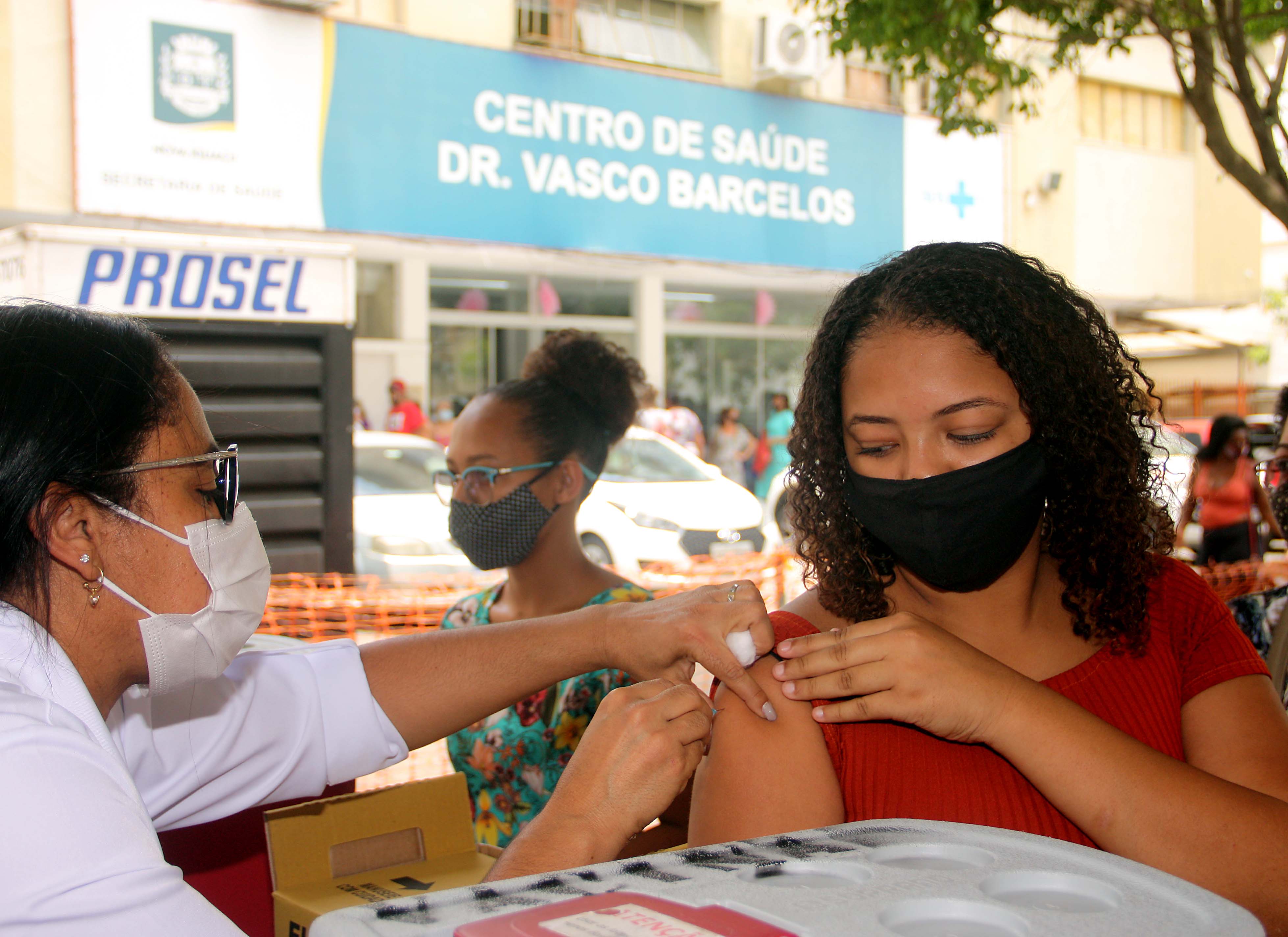 Nova Iguaçu vacina contra COVID-19 pessoas acima de 12 anos nesta quarta-feira (1º)