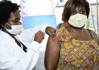Nova Iguaçu segue vacinando com a dose de reforço pessoas maiores de 30 anos nesta quinta-feira (30)