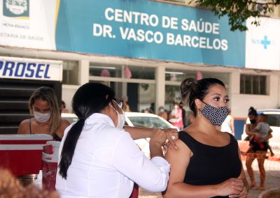 Nova Iguaçu atinge taxa de 3,7% leitos de COVID-19 ocupados. Pessoas acima de 55 anos receberão dose de reforço a partir desta quinta-feira (2)