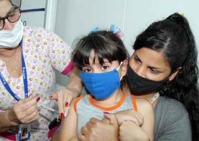 Crianças de 5 a 11 anos, adolescente e adultos serão vacinados contra covid-19 em Nova Iguaçu esta semana