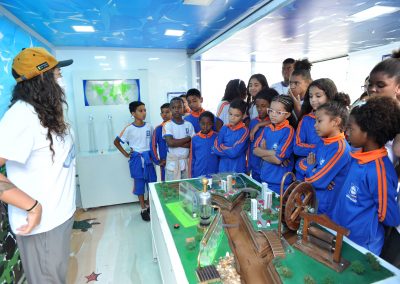 Alunos da rede municipal de Nova Iguaçu aprendem sobre preservação ambiental em exposição itinerante sobre o ciclo da água