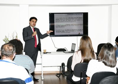 Escola de Governo capacita servidores de Nova Iguaçu sobre nova lei de licitações