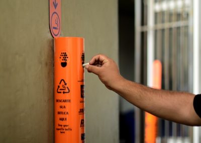 Emlurb instala mais 50 bituqueiras de cigarro em bairros de Nova Iguaçu
