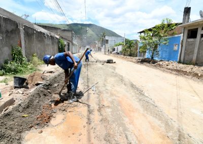 Prefeitura de Nova Iguaçu realiza obras de pavimentação e drenagem em 32 bairros da cidade