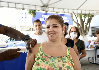 Nova Iguaçu aplica vacina bivalente contra covid-19 nesta sexta-feira (24)