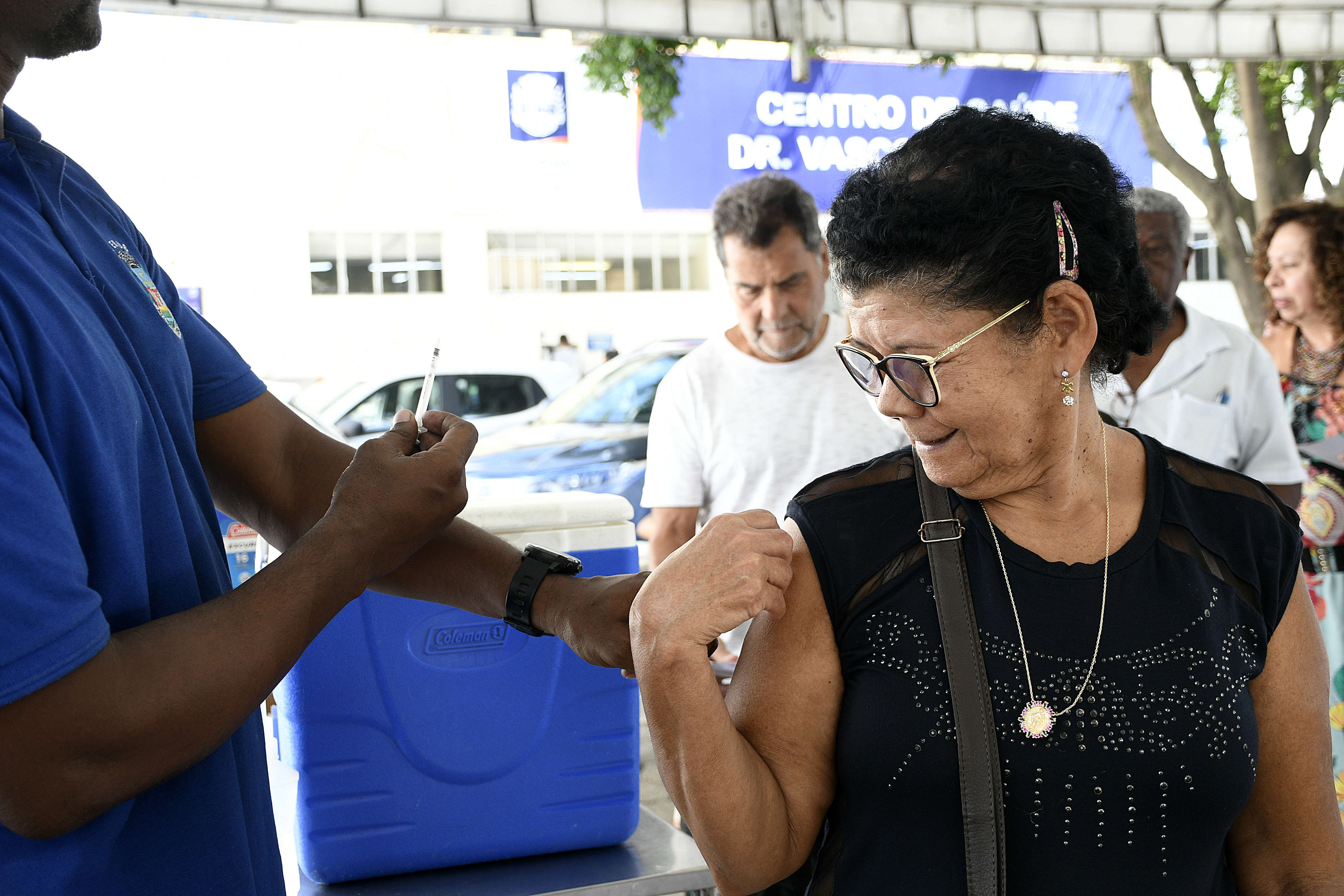 Campanha de vacinação bivalente contra covid-19 segue nesta quinta-feira (23) em Nova Iguaçu