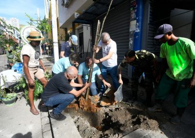 Plantio de Oitis e a troca de novas palmeiras imperiais iniciam comemorações pelos 25 anos de fundação do Parque Natural Municipal de Nova Iguaçu