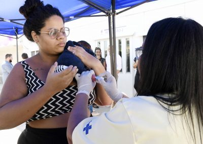 Recém-nascidos fazem o teste do pezinho em ação da Maternidade Mariana Bulhões