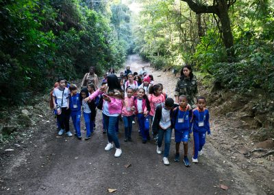 Alunos de Nova Iguaçu visitam Parque Municipal pela primeira vez