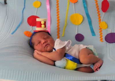 Hospital Iguassú Maternidade Mariana Bulhões entra em clima de Carnaval com ensaio fotográfico de recém-nascidos