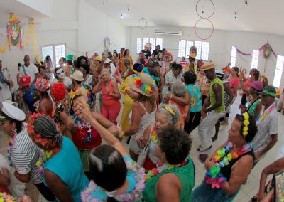 “Bloquinho do ESMUTI” reúne centenas de idosos em Nova Iguaçu