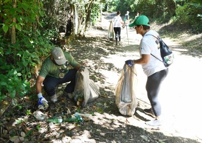 Mutirão de limpeza do Parque Natural Municipal mobiliza voluntários e visitantes