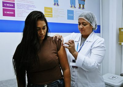 Ônibus da Saúde intensifica vacinação contra Influenza e sarampo em Nova Iguaçu