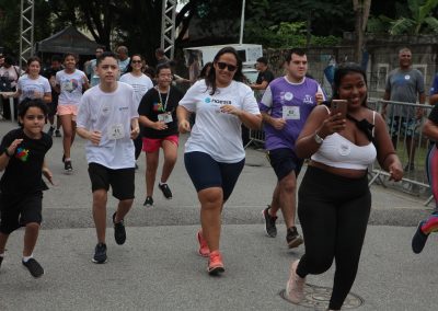 Evento de conscientização sobre o autismo reúne pais e filhos na Corrida Divertida