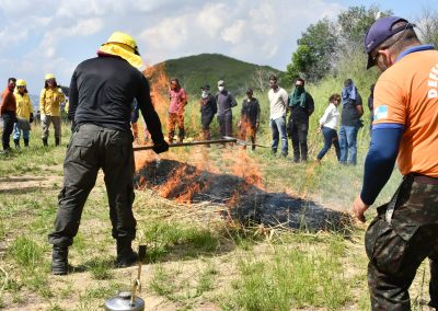 Prefeitura de Nova Iguaçu realiza treinamento com voluntários para prevenção e combate a incêndios florestais