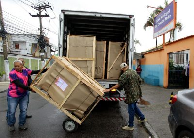 Nova Iguaçu entrega bebedouros para todas as escolas da rede municipal