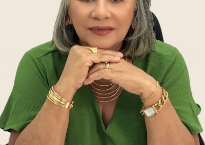 Escritora iguaçuana lança terceiro livro sobre suas experiências como empregada doméstica nesta quinta-feira (14) em evento da FENIG